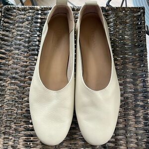 EVERLANE women’s ballet leather flat cream color  made in Italy size 7.5